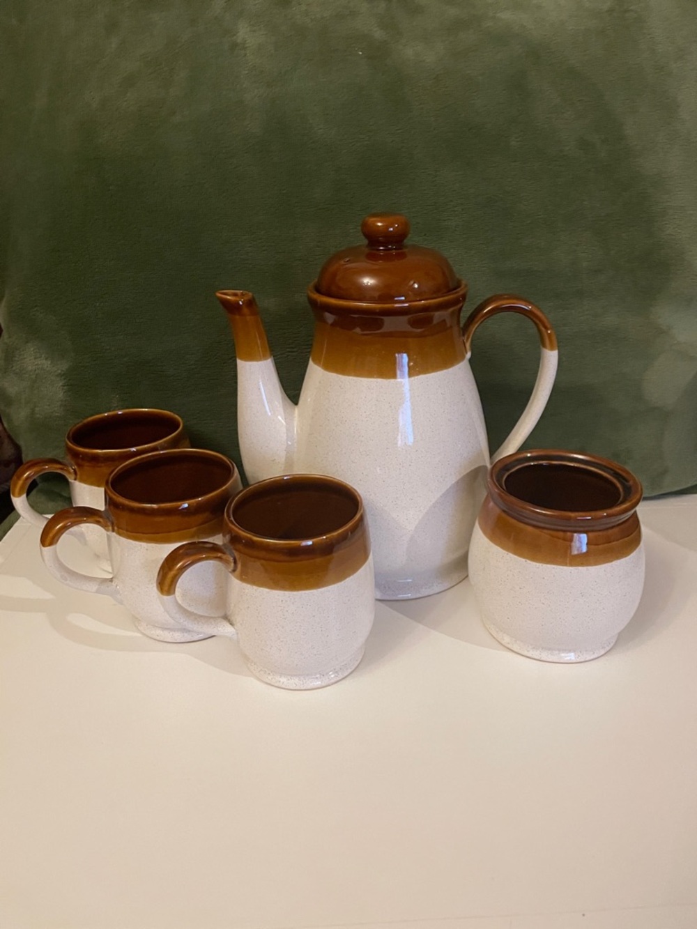 Gaylstyn Vintage Stoneware Coffee/Tea Pot Set in Brown and Cream. See below ⬇️